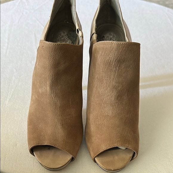 EUC Vince Camuto Tan Peep-Toe Ankle Heels - Picture 1 of 7